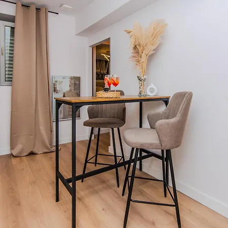 Center & Teali 公寓