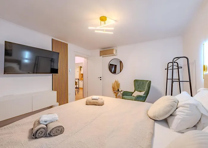 Centre & Teali شقة سبليت