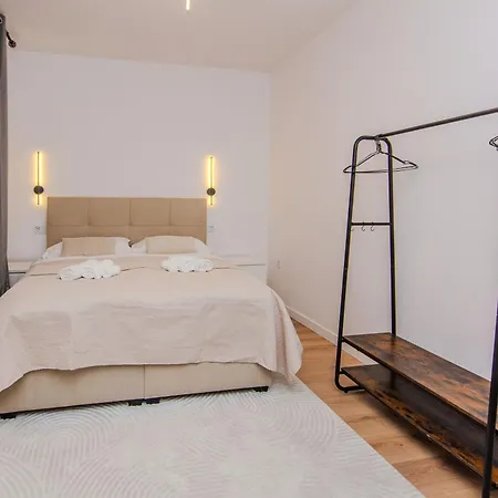 Center & Teali Lejlighed *